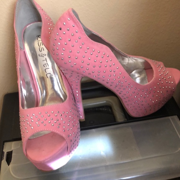 Shoes - Platform heels